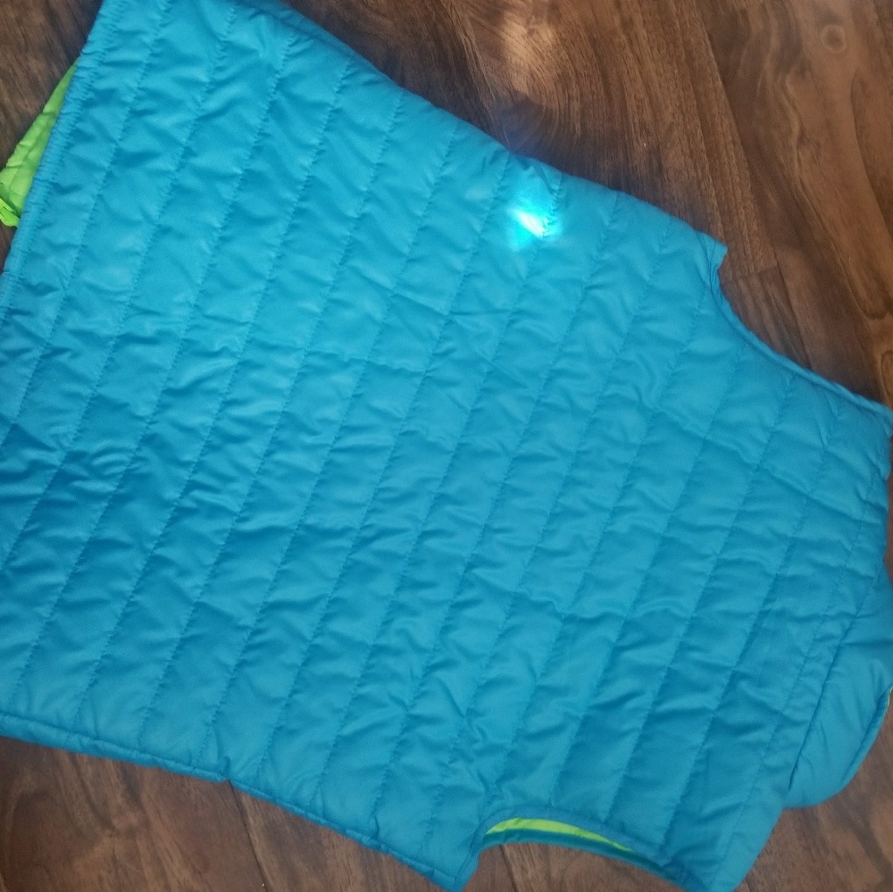 Vest - Picture 3 of 4